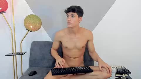 loganoficialx online show from December 5, 2024, 3:39 pm