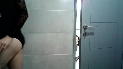 loier22 online show from March 7, 2025, 1:29 pm