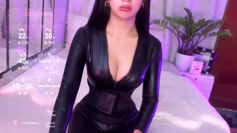 Snapshot of loisewilliams chatting on January 19, 2025, 1:43 am Mistress L online show from January 19, 2025, 1:43 am