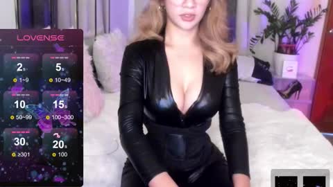Snapshot of loisewilliams chatting on September 23, 2025, 2:58 am Mistress L online show from September 23, 2025, 2:58 am