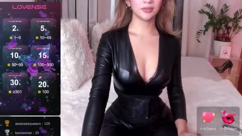 Snapshot of loisewilliams chatting on October 2, 2025, 5:25 am Mistress L online show from October 2, 2025, 5:25 am