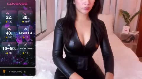 Snapshot of loisewilliams chatting on February 25, 2026, 4:27 pm Mistress L online show from February 25, 2026, 4:27 pm