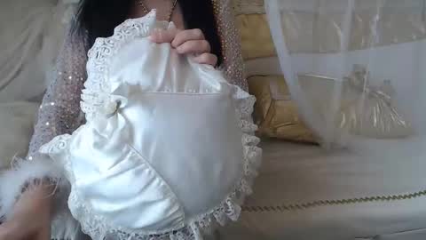 Lilu online show from October 13, 2025, 6:13 am