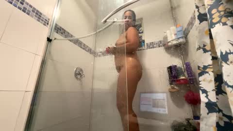 Lola online show from October 12, 2025, 6:12 am