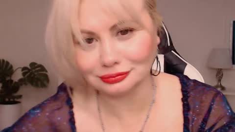  Lola  online show from October 24, 2025, 7:27 am