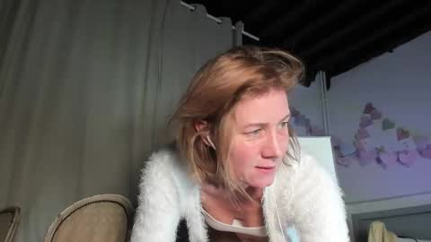 lola_belgium online show from February 25, 2025, 5:25 pm