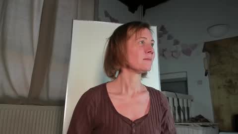 lola_belgium online show from March 2, 2025, 4:32 pm