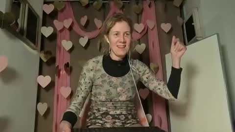 lola_belgium online show from February 9, 2026, 5:50 pm