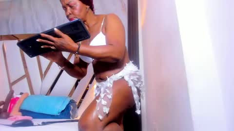 Lola online show from September 23, 2025, 11:24 am