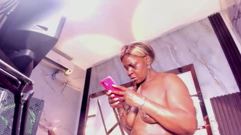 Lola online show from March 14, 2026, 11:43 pm