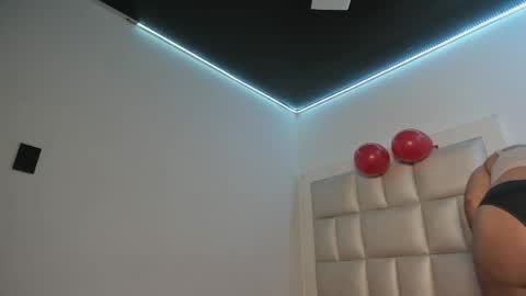 lola_js online show from May 23, 2026, 12:31 pm
