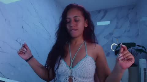 Snapshot of lola_roses_tf chatting on May 14, 2026, 1:40 pm Lola online show from May 14, 2026, 1:40 pm