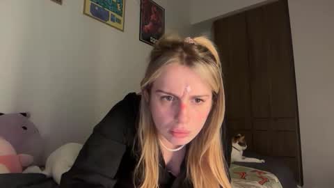 lolaa555 online show from March 20, 2026, 7:02 am