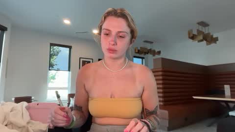 Snapshot of lolaa555 chatting on June 3, 2026, 12:57 am lolaa555 online show from June 3, 2026, 12:57 am