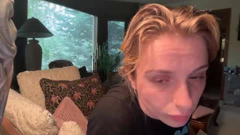 Snapshot of lolaa555 chatting on June 3, 2026, 11:10 pm lolaa555 online show from June 3, 2026, 11:10 pm