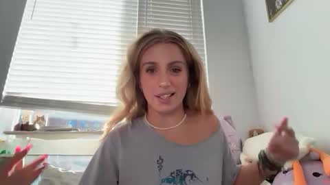 Snapshot of lolaa555 chatting on June 8, 2026, 1:28 am lolaa555 online show from June 8, 2026, 1:28 am