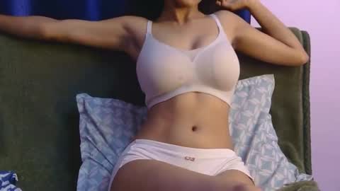lolaa online show from May 20, 2026, 1:17 pm