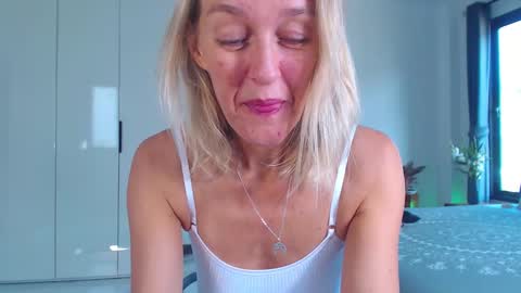 Lola online show from January 11, 2026, 1:43 am