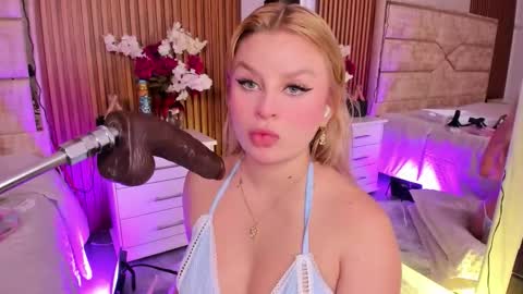 Lola Angel online show from February 28, 2026, 8:21 pm