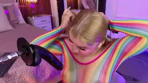 Lola Angel online show from June 10, 2026, 8:52 pm