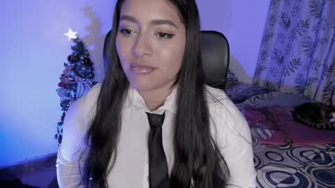 lolaasmith_21 online show from January 4, 2025, 12:27 am