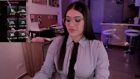 lolaasmith_21 online show from September 13, 2025, 9:25 pm