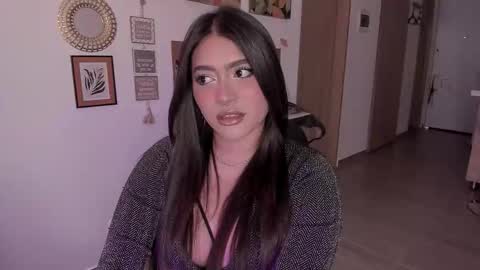 lolaasmith_21 online show from October 24, 2025, 7:10 pm