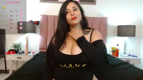 Snapshot of lolagolden1 chatting on October 16, 2025, 11:11 am lolagolden1 online show from October 16, 2025, 11:11 am