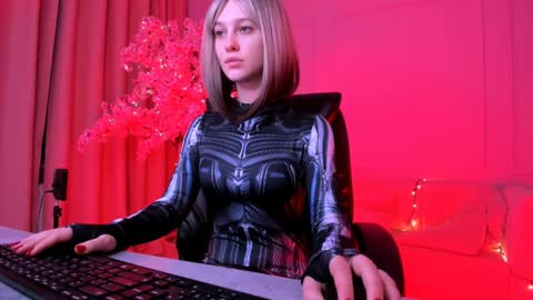 Snapshot of lolalemona chatting on December 15, 2024, 7:24 am lolalemona online show from December 15, 2024, 7:24 am