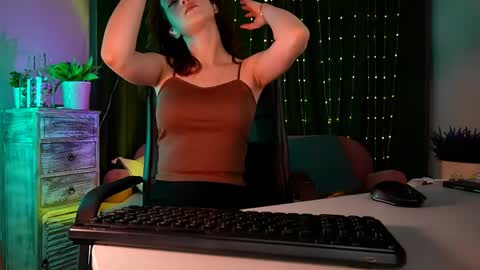 lolalemona online show from June 7, 2026, 9:13 am