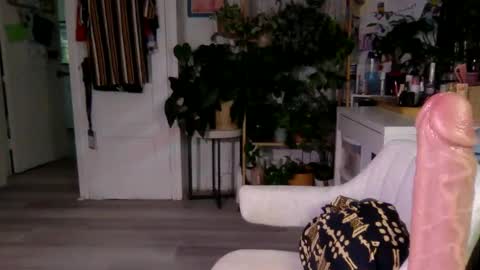 Snapshot of lolalustful chatting on December 28, 2024, 2:11 am Lola Lustful online show from December 28, 2024, 2:11 am