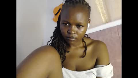 lolamia7 online show from December 3, 2025, 7:05 am