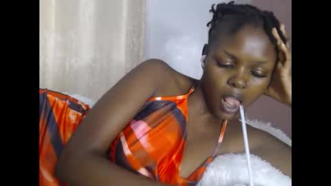 lolamia7 online show from March 16, 2026, 10:08 am