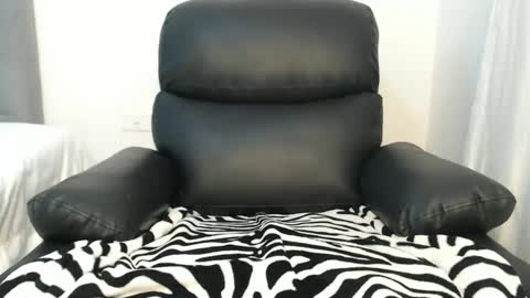 Lola online show from March 9, 2025, 6:32 pm