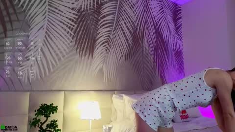 Lola online show from November 27, 2025, 2:02 am