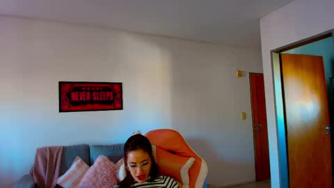 LolaSB online show from April 22, 2026, 7:37 pm