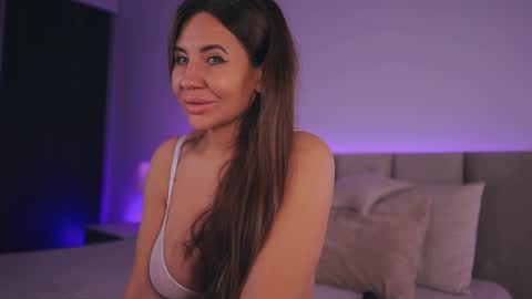 Lola online show from September 13, 2025, 8:30 pm