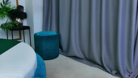 Lola online show from January 6, 2026, 7:28 pm