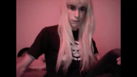 Lola online show from December 2, 2025, 2:06 am