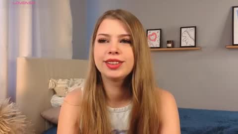 Lola online show from November 15, 2025, 8:11 am