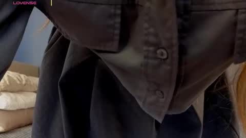 Lola online show from November 21, 2025, 8:13 am