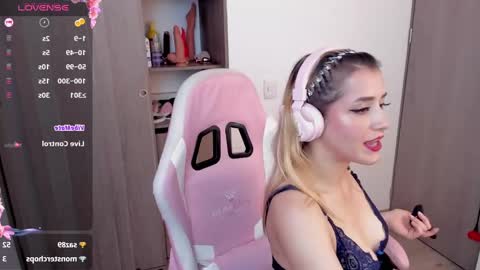 Snapshot of lolly_js_ chatting on February 9, 2025, 1:55 am Lolly online show from February 9, 2025, 1:55 am