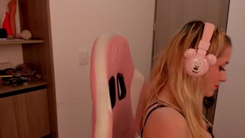 Snapshot of lolly_js_ chatting on February 15, 2025, 2:58 am Lolly online show from February 15, 2025, 2:58 am