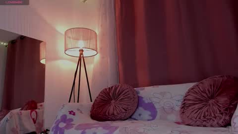 Snapshot of lolly_js_ chatting on December 17, 2025, 7:36 am Lolly online show from December 17, 2025, 7:36 am