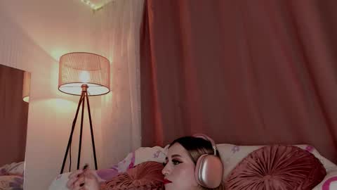 Snapshot of lolly_js_ chatting on December 23, 2025, 5:49 am Lolly online show from December 23, 2025, 5:49 am