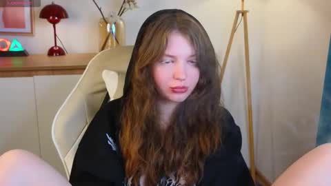 Mona online show from October 9, 2025, 3:21 pm