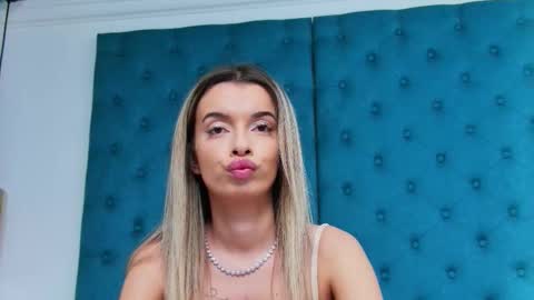 Lolly. online show from November 30, 2025, 7:18 pm