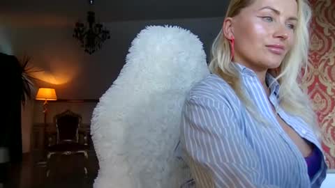 Roxy online show from December 8, 2024, 1:25 pm