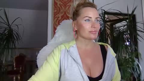 Roxy online show from February 1, 2025, 12:05 pm