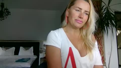 Roxy online show from October 13, 2025, 12:05 pm